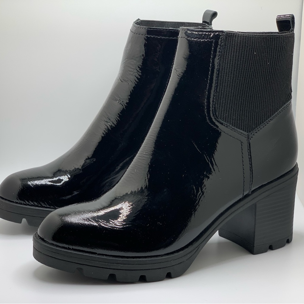 NWT Size 9 Naturalizer Verney black patent leather boot, chunky heel. Org $180